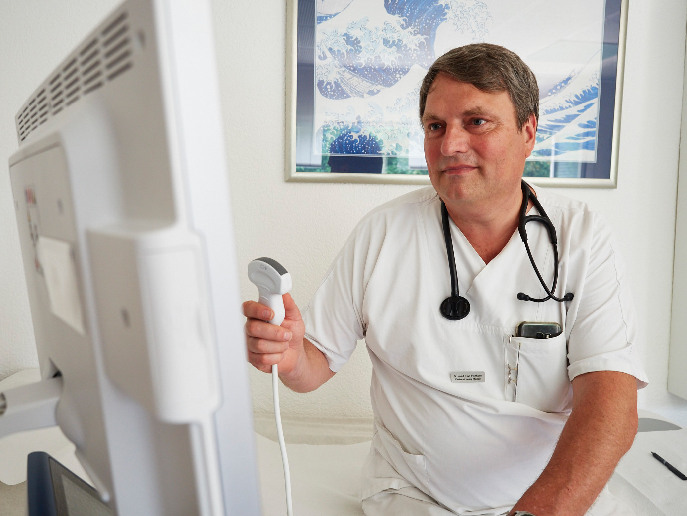 Angiologe Dr.Heithorn am Ultraschall-Scanner